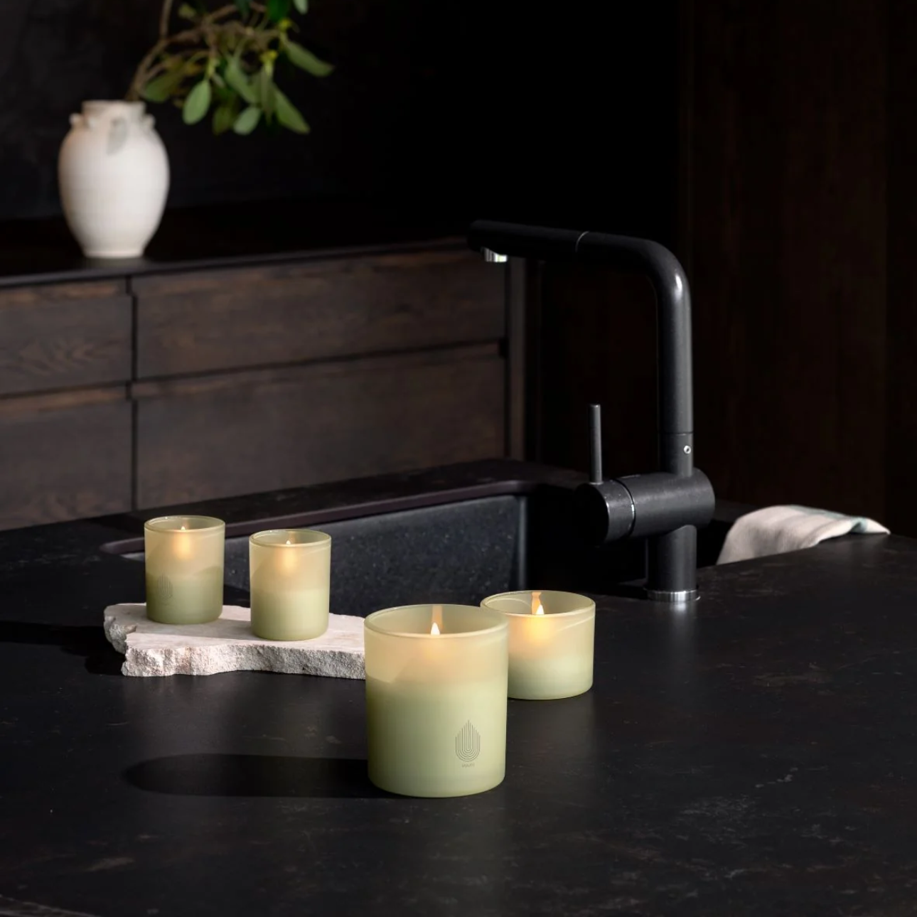 LIGHT-GREEN-LEAF-GLASS-CANDLE-3